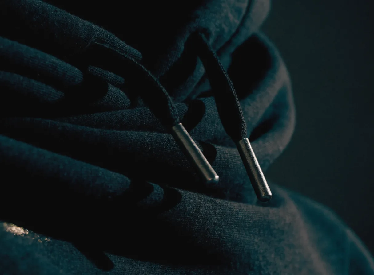 Makro: Kapuze und Kordeln mit Metall-Aglets